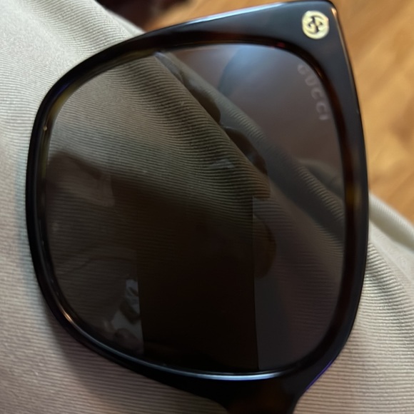 Gucci Tortoise Shell Sunglasses - Picture 5 of 9